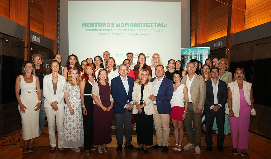 
			      El consejero de la Presidencia, Antonio Sanz, durante la presentación en Sevilla del Club de Mentoras de \u0027WomANDigital\u0027.			    
			  